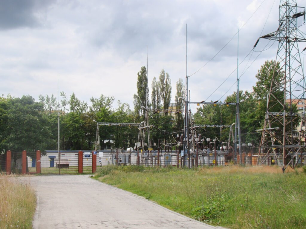 Electrical substation for DGA-900 multi-gas monitor deployment
