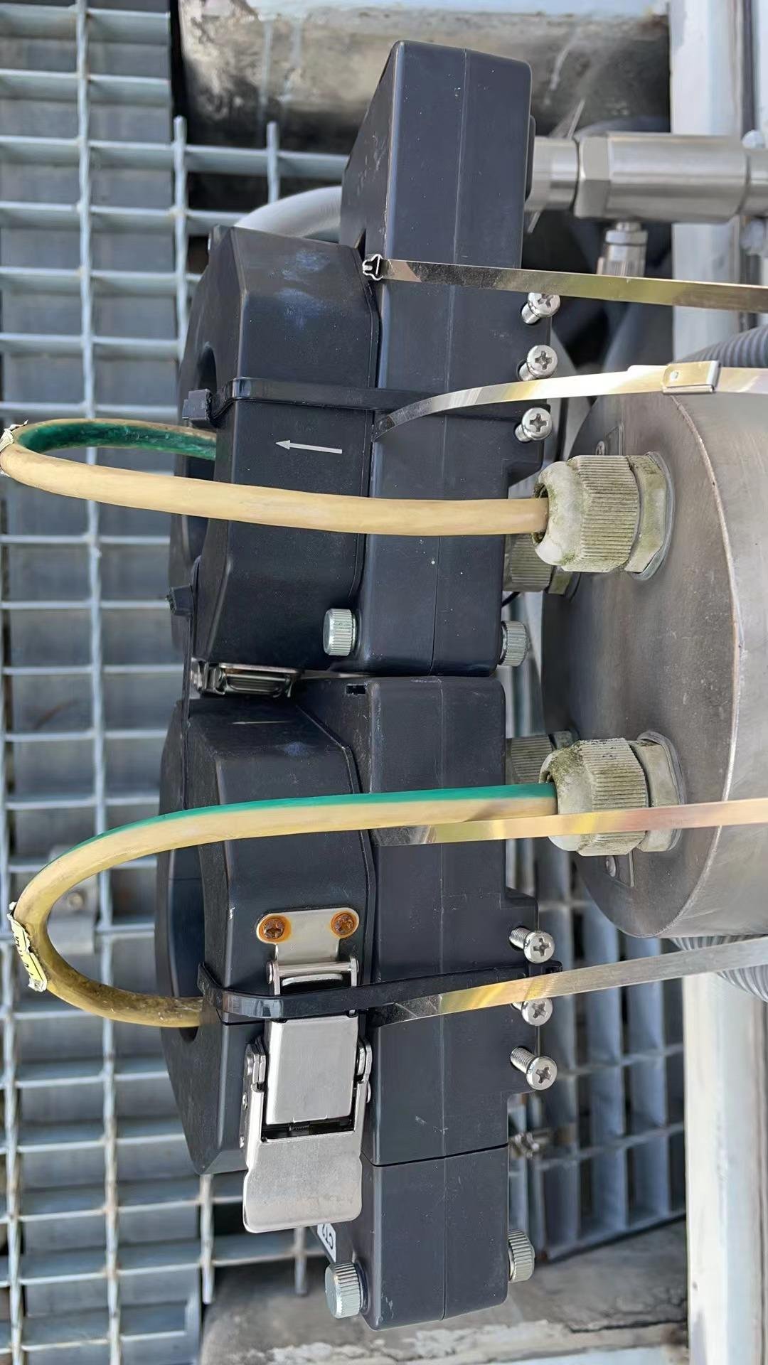 TPD-400 HFCT clamp-on sensor installation