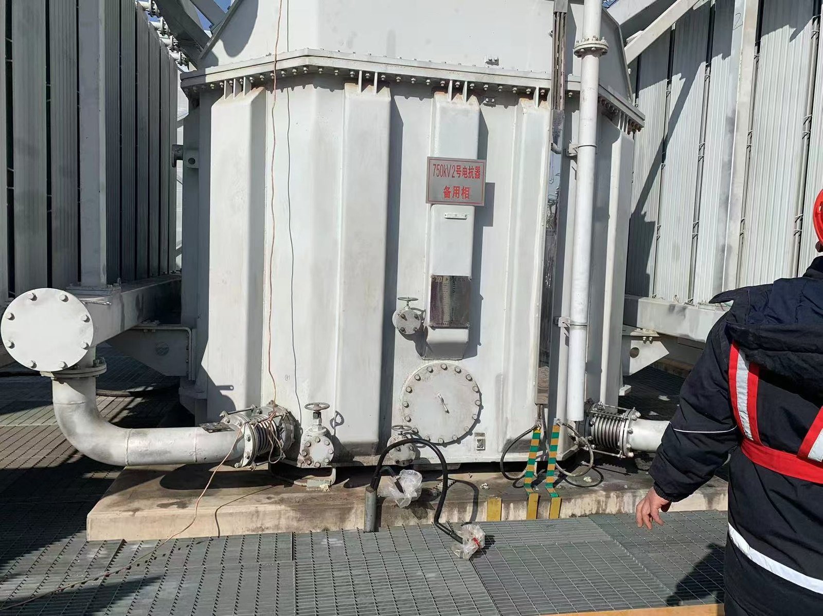Verify the shortlist on site before you commit extra-high-voltage reactor and transformer during an on-site DGA inspection