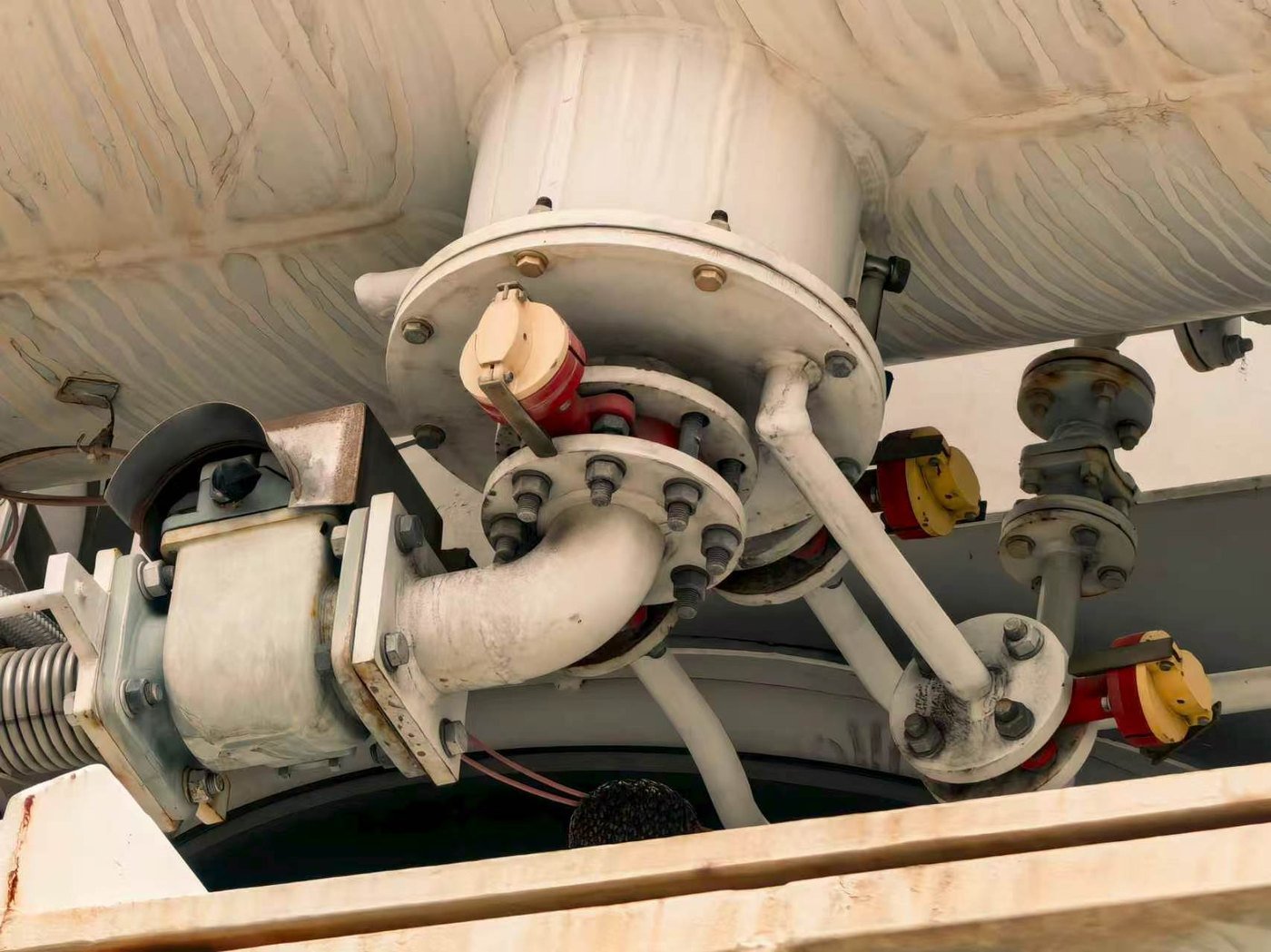 The oil valve is where an online monitor's reading is decided transformer oil valve and flange assembly used as a DGA sampling point